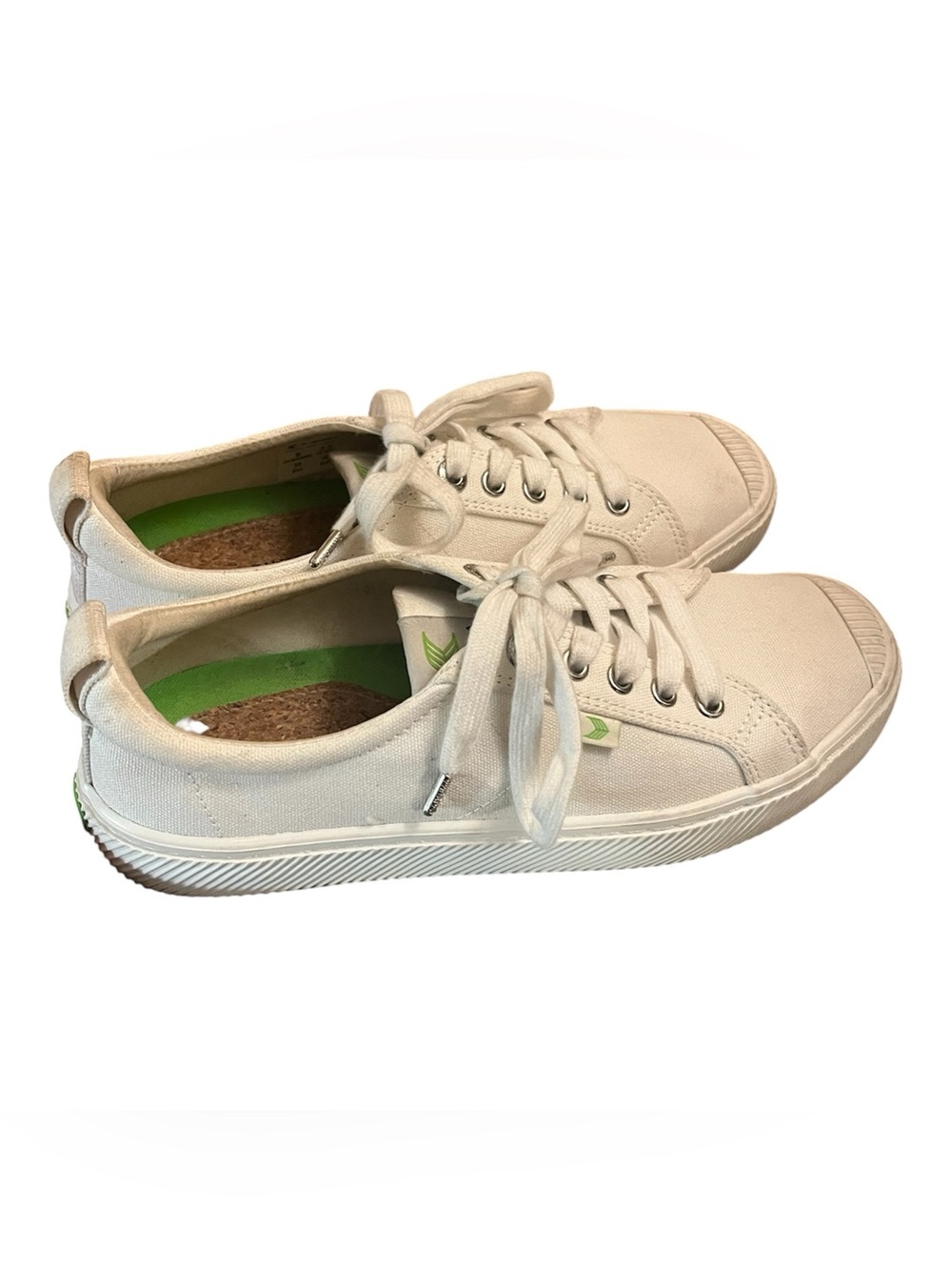 Cariuma Cream Canvas Sneakers with Green Insole